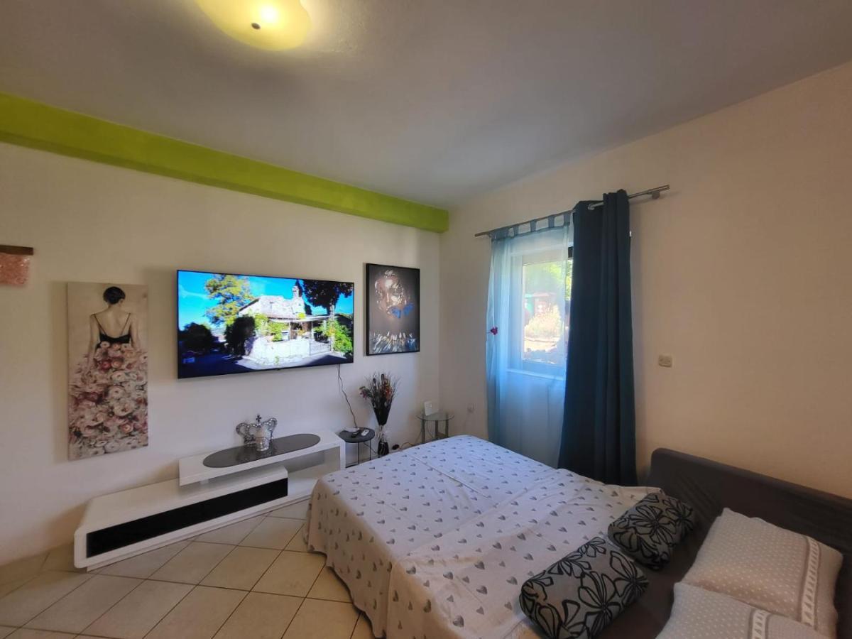Apartman With Private Parking Self Check In *