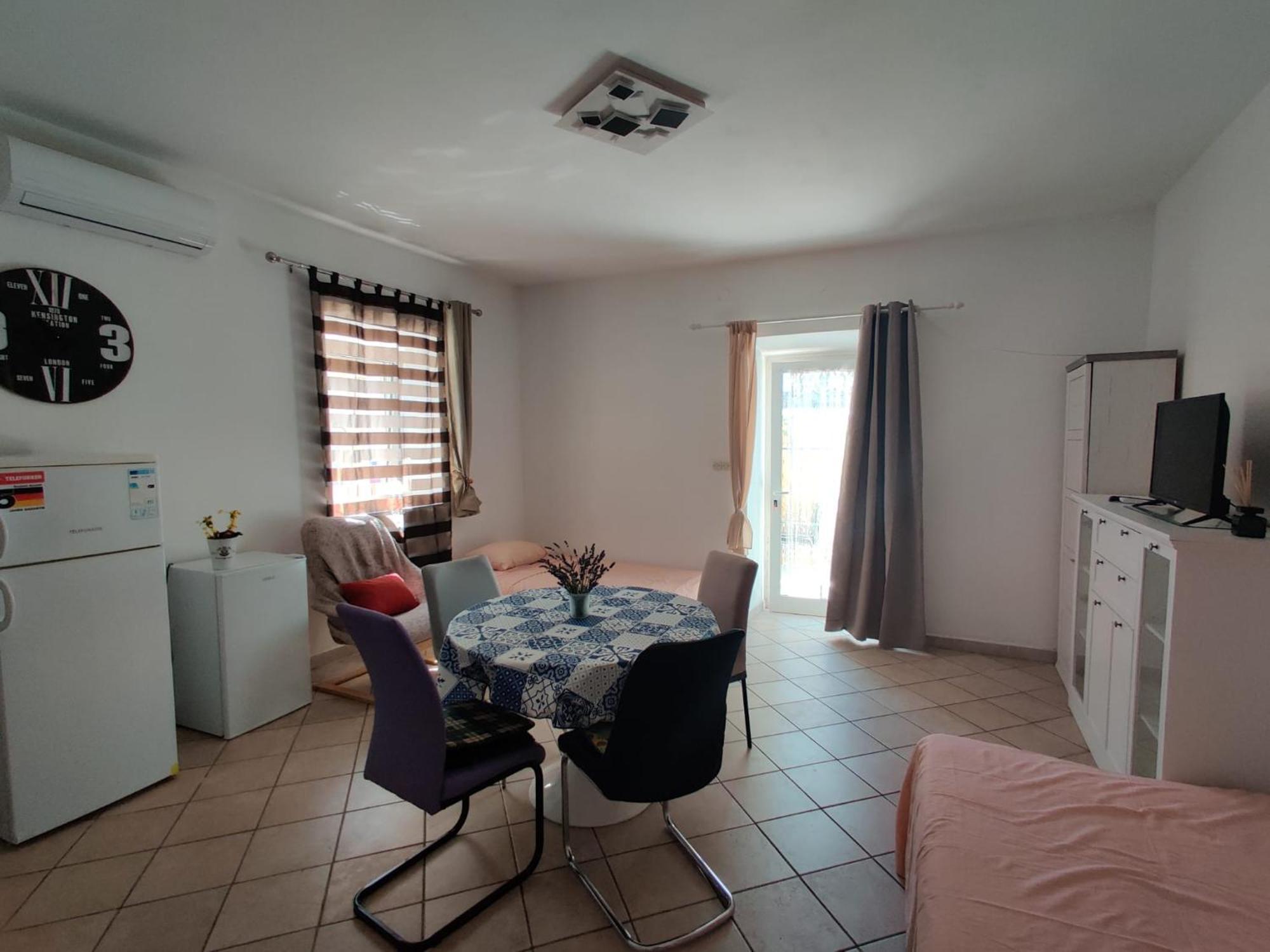 Apartman With Private Parking Self Check In