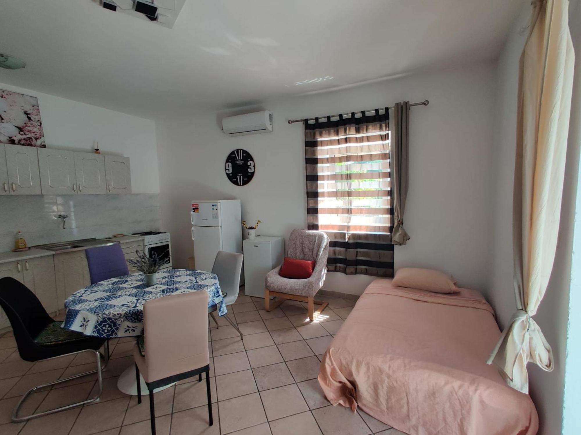 With Private Parking Self Check In Apartment Pula