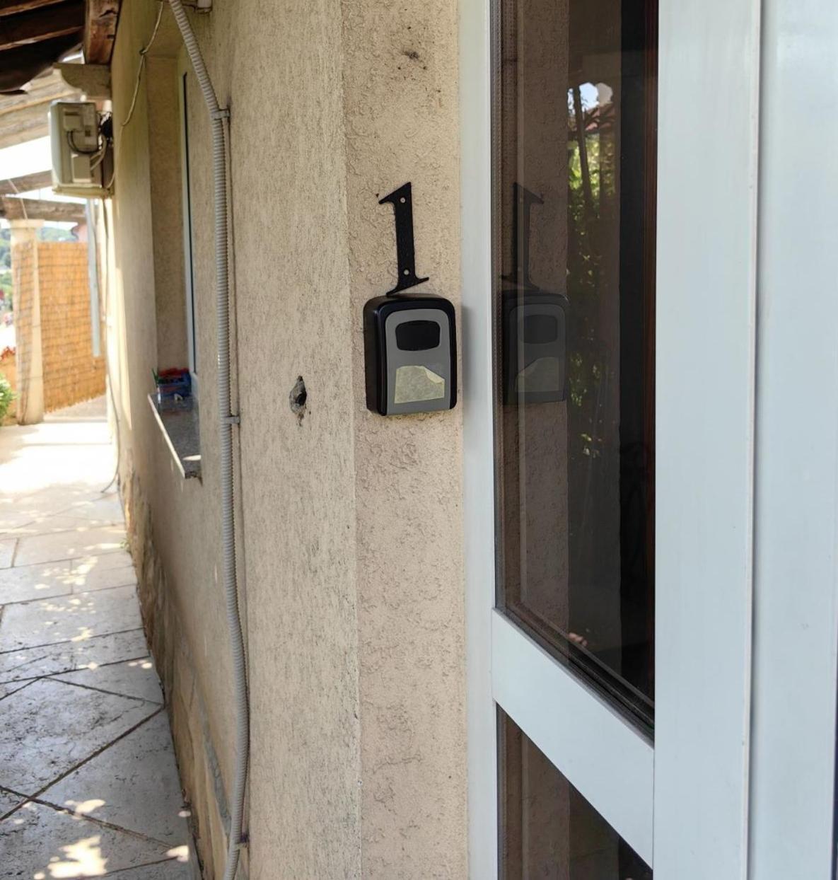 Apartman With Private Parking Self Check In Pula